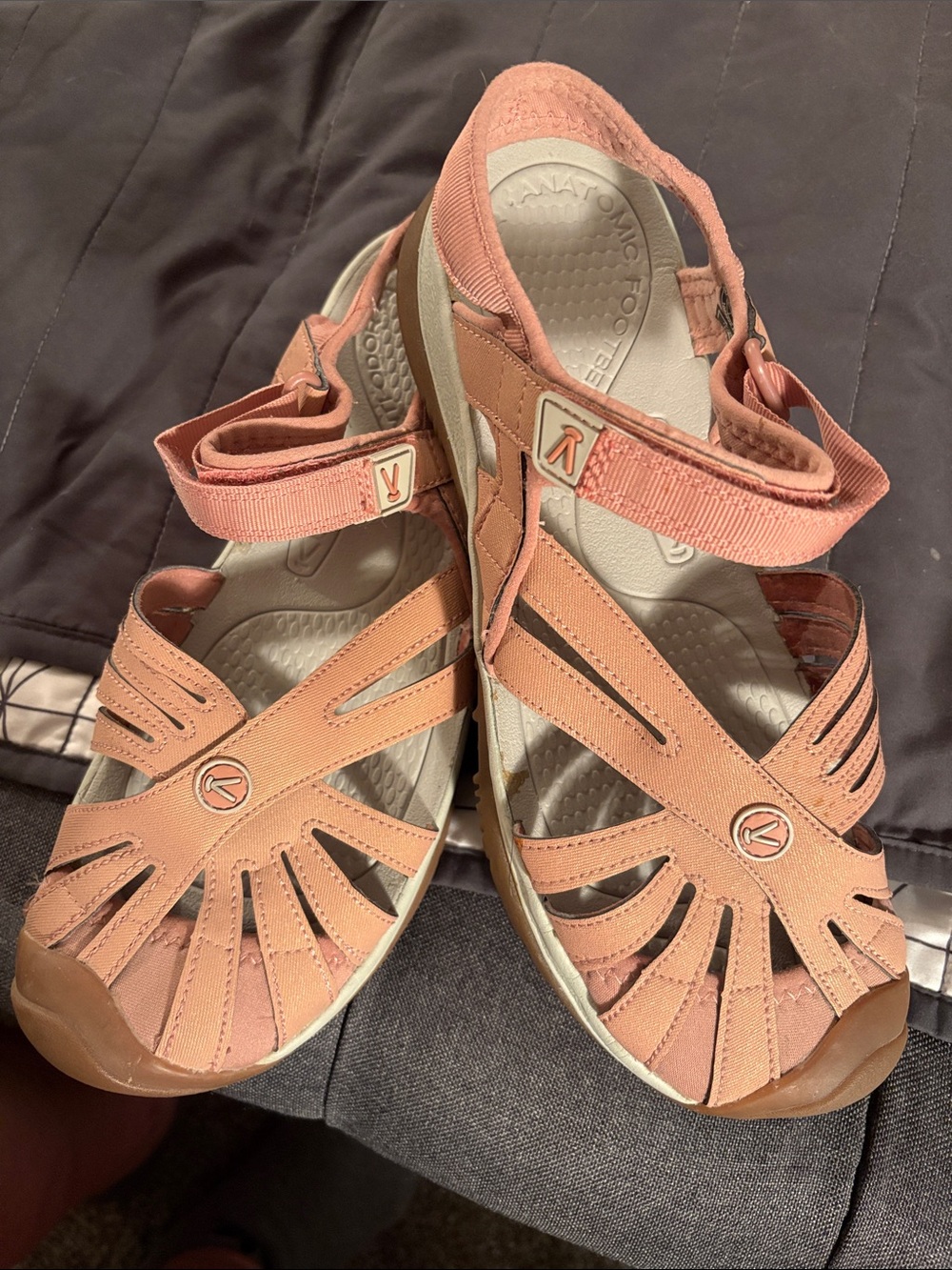 KEEN women’s Coral Strappy Comfort Sandals size 11 like new!